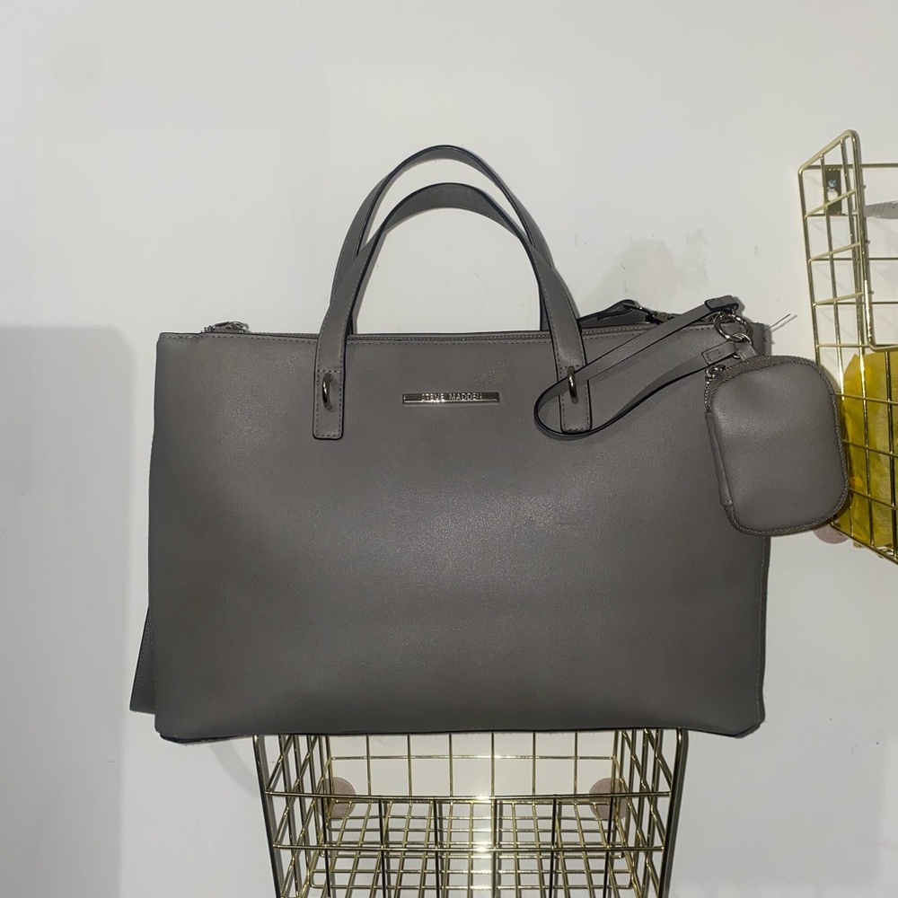 Steve Madden Tote Bag in Classic Black Stylish and Spacious